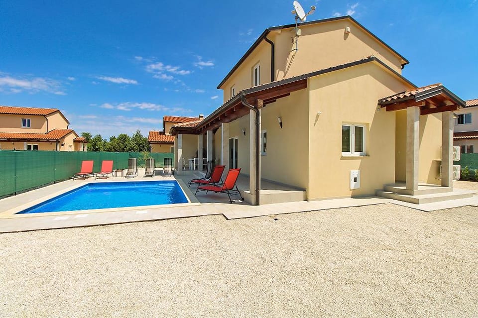 House 2351 Hotel in Fažana