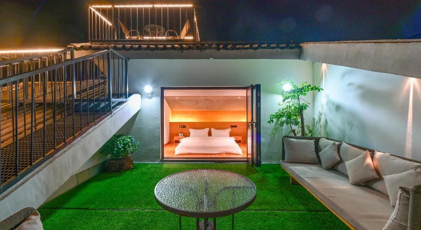 Tianmen Boutiqu Hotel-Free pickup-English services-Near the Tianmen Cableway Hotel in Hubei