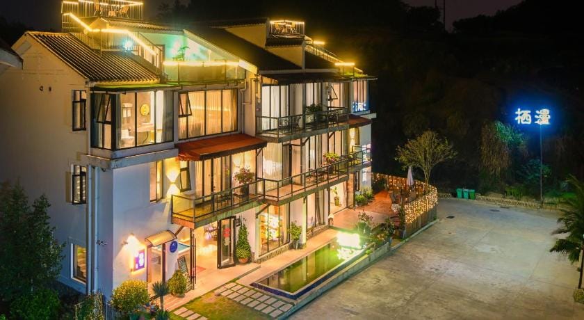 Tianmen Boutiqu Hotel-Free pickup-English services-Near the Tianmen Cableway Hotel in Hubei