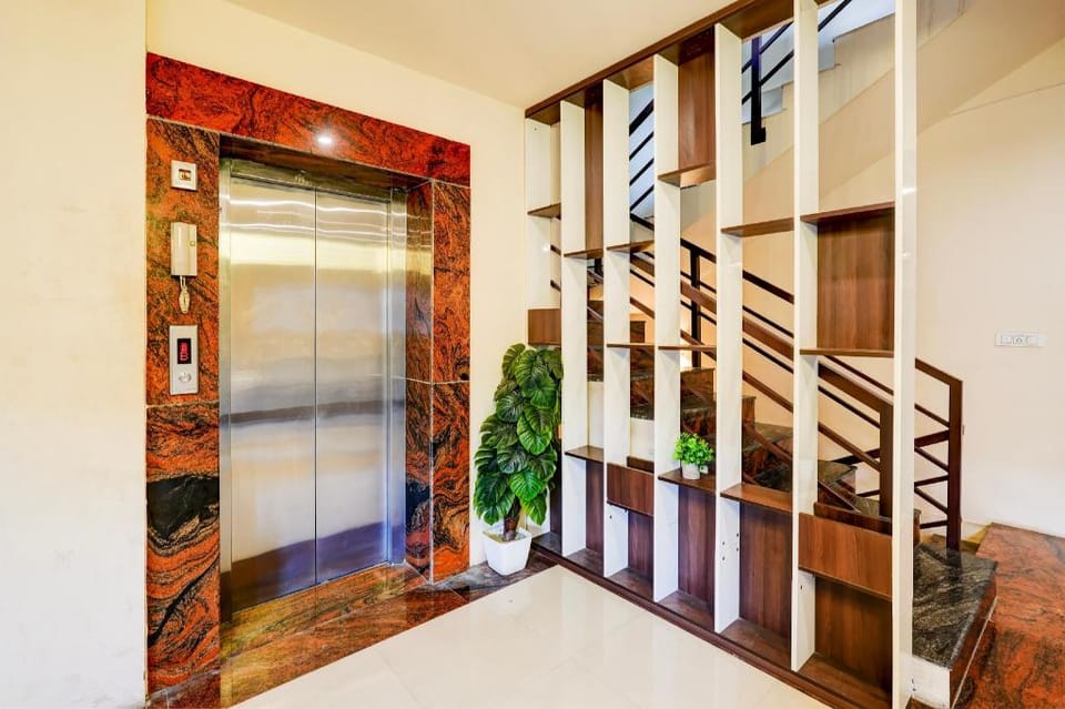 De Fairmount Plaza Suites near IGI Hotel in New Delhi