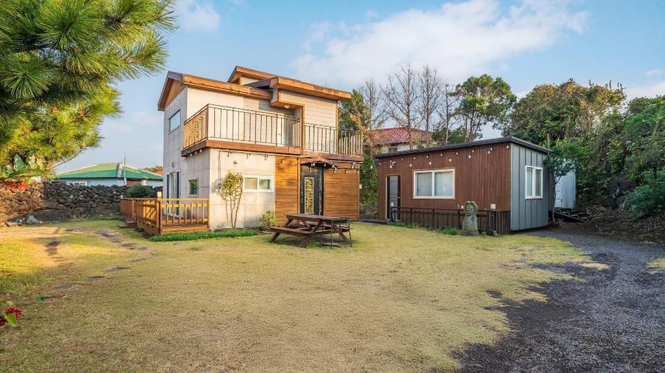 Jeju Handong Stay Pet-Friendly Pension Bed and Breakfast in South Korea