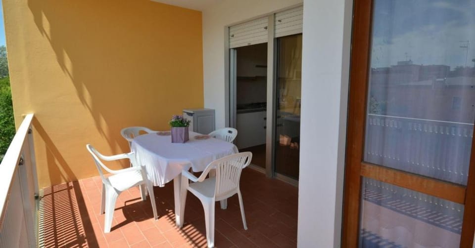Contemporary studio flat in the main shopping road by Beahost Rentals Apartment in Bibione