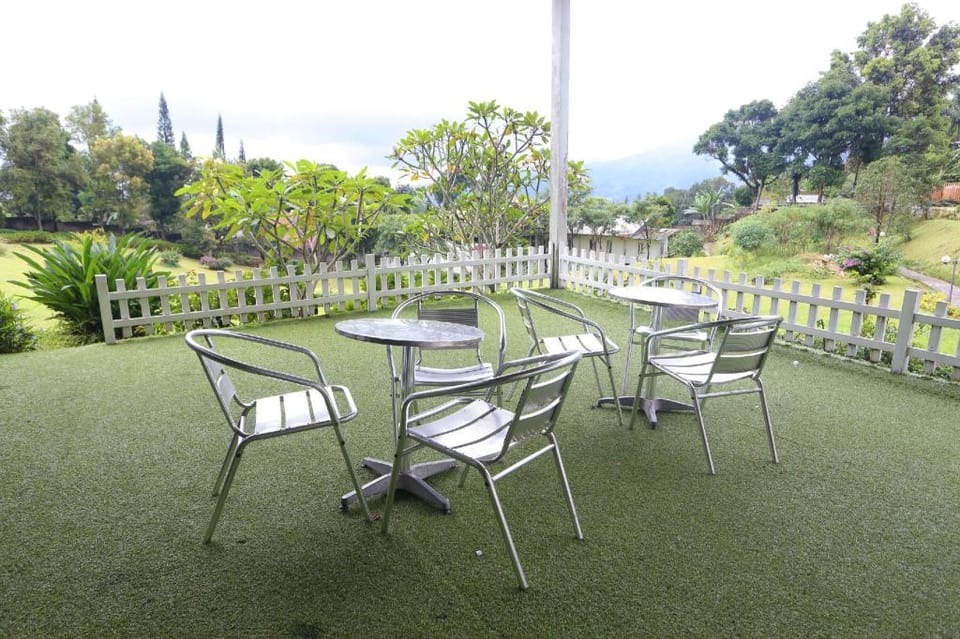 Nusantara Bunga-Bunga By Reccoma Hotel in Cisarua