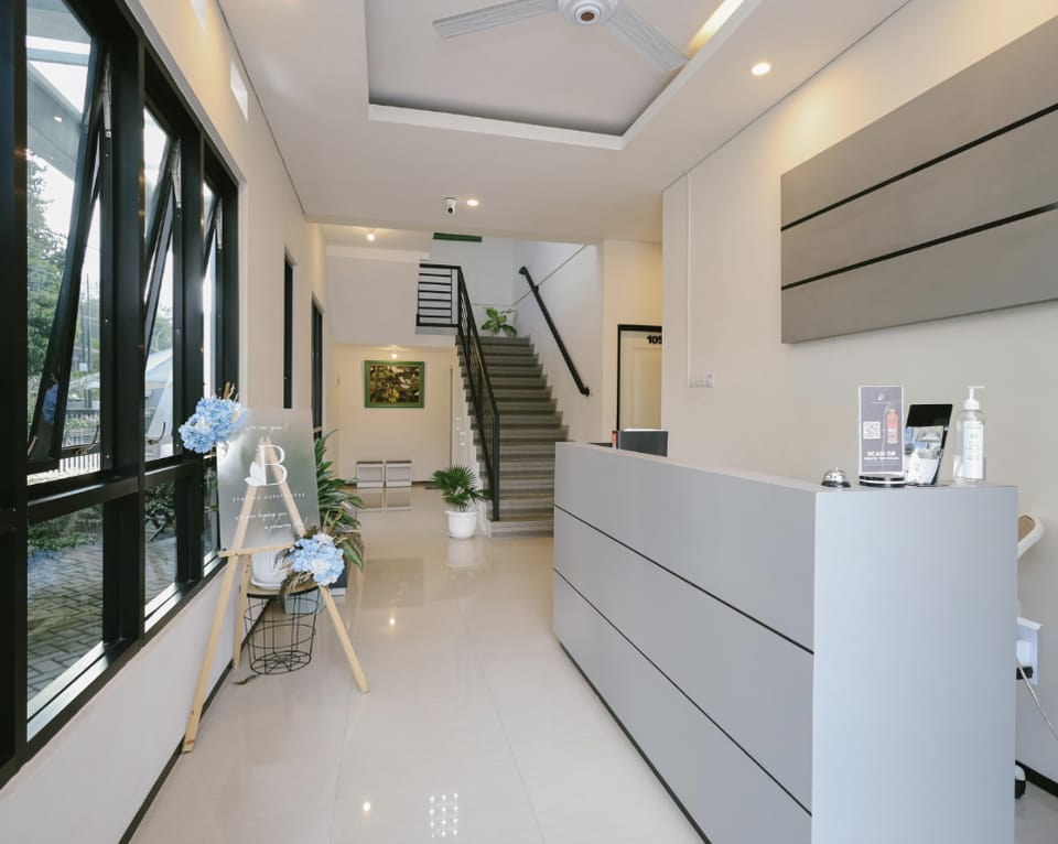 B SYARIAH GUEST HOUSE Bed and Breakfast in East Java