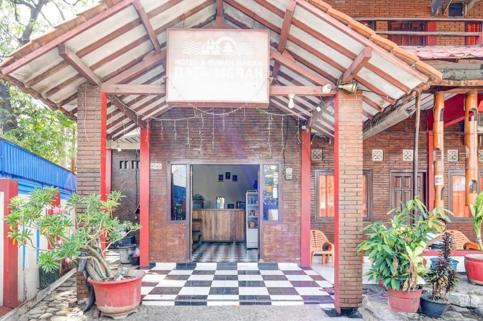 Hotel O Kauman Near International Batik Center Formerly Hotel Bata Merah Hotel in Indonesia
