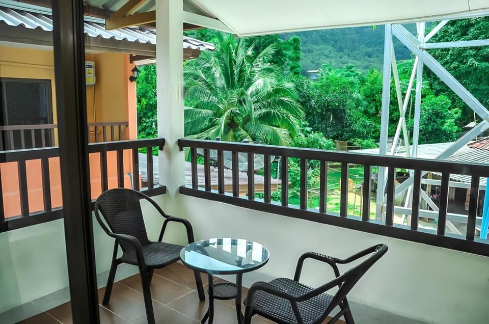 Noza Inn Bed and Breakfast in Khuekkhak