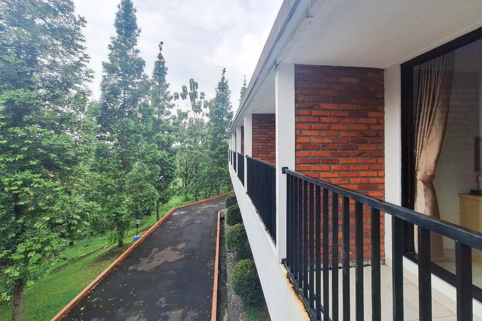 RedDoorz Resort @ Tridaya Cisarua Puncak Hotel in Cisarua