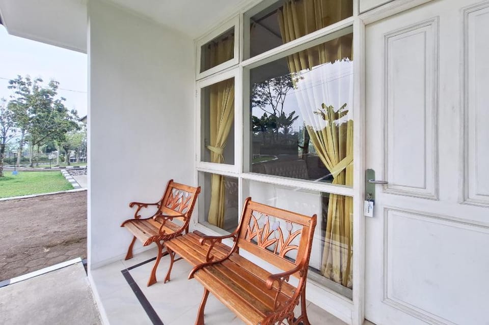 RedDoorz Resort @ Tridaya Cisarua Puncak Hotel in Cisarua