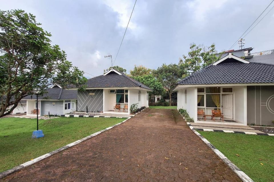 RedDoorz Resort @ Tridaya Cisarua Puncak Hotel in Cisarua
