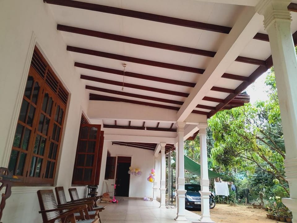 Esmin's Homestay - womens only Hostel in Central Province