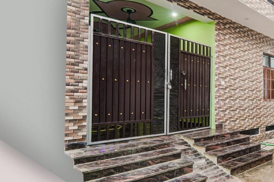 Hotel O Raj Palace Hotel in Uttar Pradesh