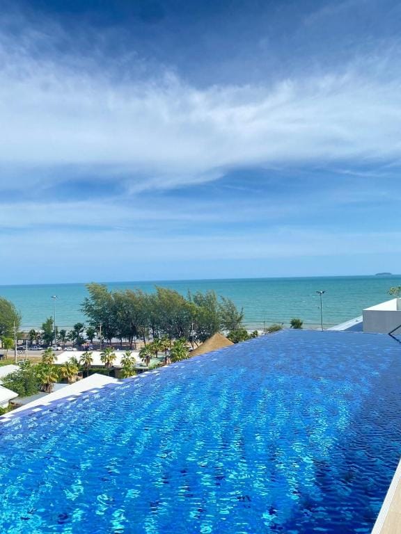 GrandBlue Holiday Rental Apartment in Chon Buri Changwat