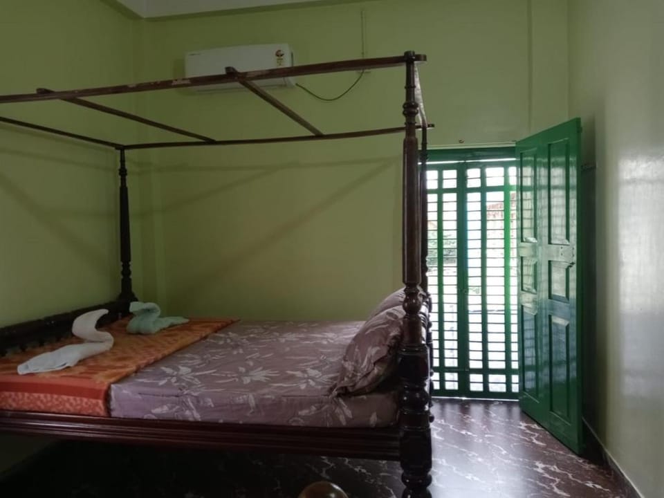 Goroomgo Anand Atithi Bhawan Puri Hotel in Puri
