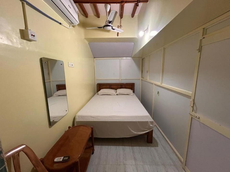Goroomgo Anand Atithi Bhawan Puri Hotel in Puri