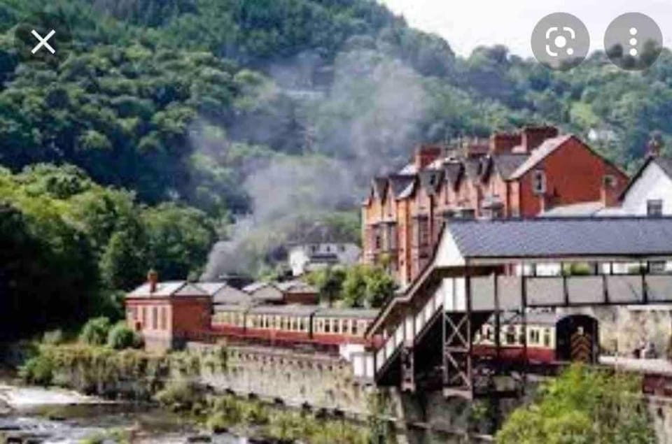 Penddol Cottage & Boathouse Hotel in Llangollen