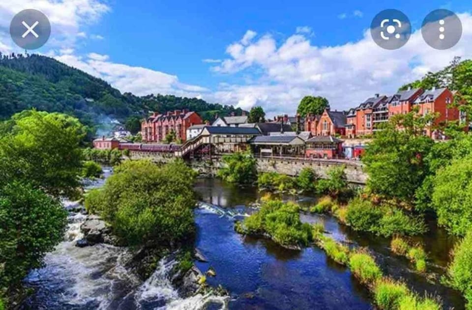 Penddol Cottage & Boathouse Hotel in Llangollen