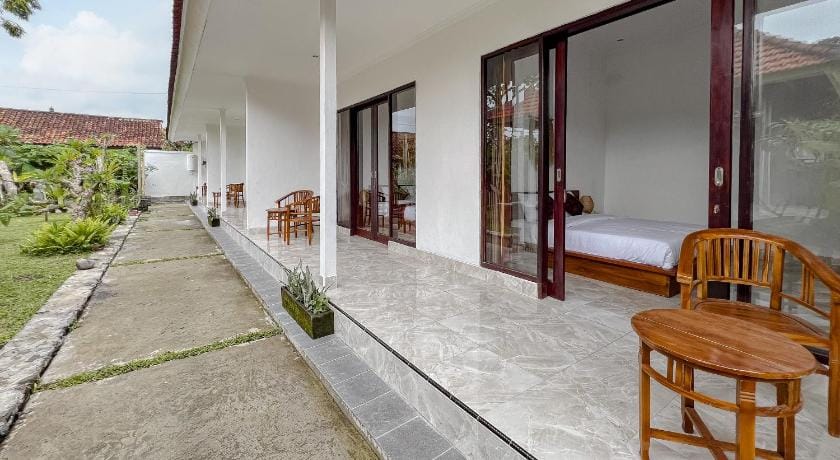 Donut Guest House Hotel in Sukawati
