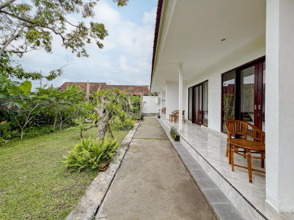 Donut Guest House Hotel in Sukawati