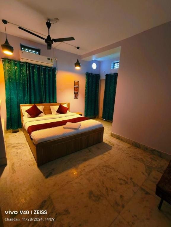 Goroomgo Rail View Guest House Puri Hotel in Puri