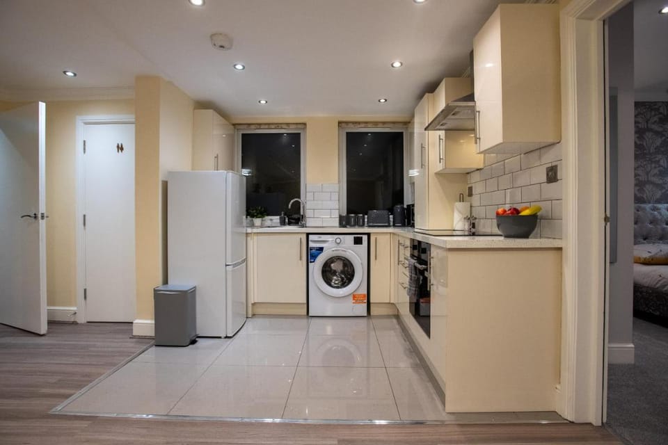 Luxury Ground Floor 2 Bedroom Apartment Apartment in London