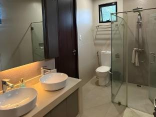 Location One Eighty - Bf Homes Apartment in Muntinlupa