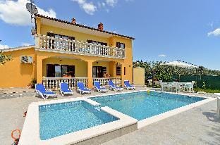 House 2059 Vacation rental in Fažana