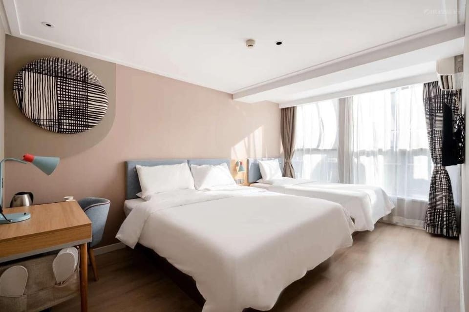 Home Inn Neo Xi'an 5th Fengcheng Road Saigao Street Metro Station Hotel in Xian