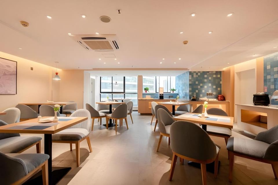 Home Inn Neo Xi'an 5th Fengcheng Road Saigao Street Metro Station Hotel in Xian