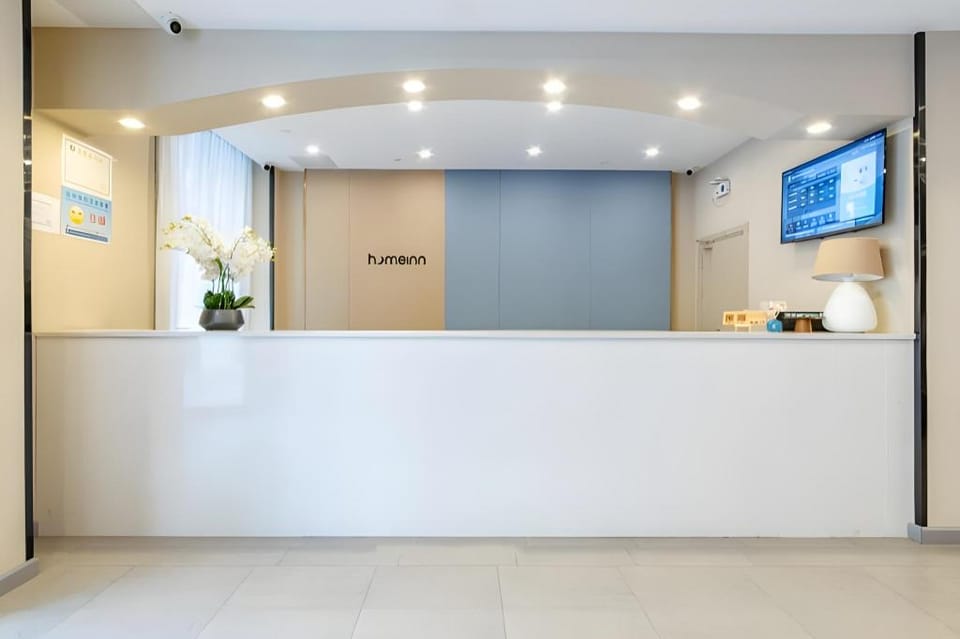Home Inn Shenzhen Bao'an Passenger Station Metro Station Hotel in Shenzhen