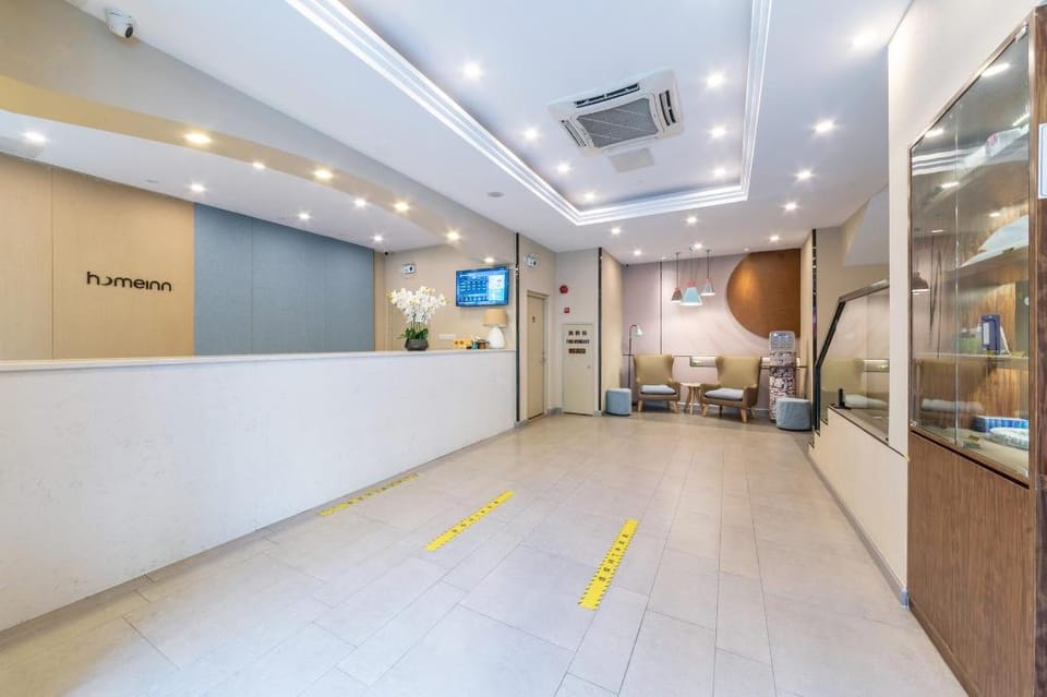 Home Inn Shenzhen Bao'an Passenger Station Metro Station Hotel in Shenzhen