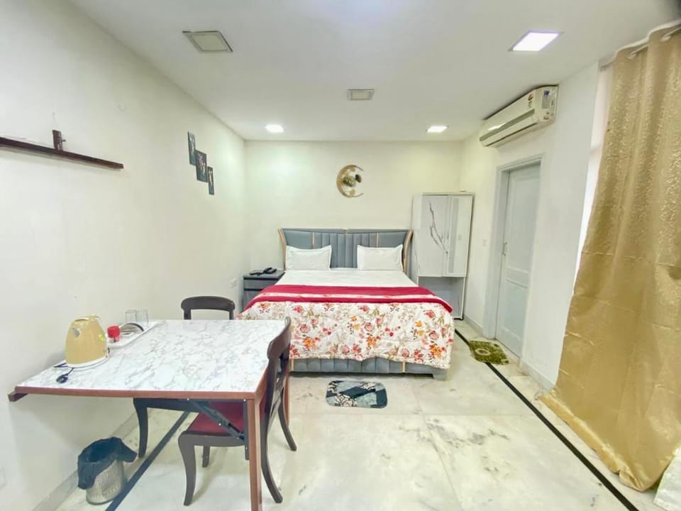 The New Moon Hotel in Delhi