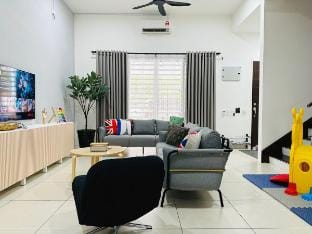 BM大山脚 14pax Double-storey Autocity Alma Aeonjusco Vacation rental in Penang