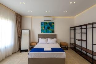 Golden 4BR Villa W/Garden Mokkatam, by Travelholic Villa in Cairo Governorate