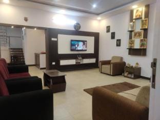 Chill Breeze Castle - 4BHK Villa with Captivating city view & Mountain view, Wifi, Campfire, Homemad Vacation rental in Kodaikanal