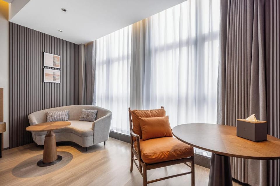 UrCove By Hyatt Wuhan Jiefang Avenue Riverside Hotel in Wuhan