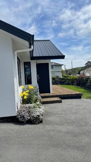 City Center Rosé garden entire Sunlit House Apartment in Otago