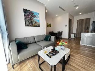 Căn 2 ngủ view bể bơi Haven park Apartment in Laos