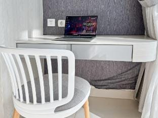 Modern 1BR Roseville Apt near ICE BSD w/ pool &Gym Vacation rental in West Java
