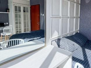 Modern 1BR Roseville Apt near ICE BSD w/ pool &Gym Vacation rental in West Java