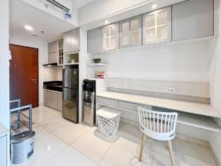 Modern 1BR Roseville Apt near ICE BSD w/ pool &Gym Vacation rental in West Java