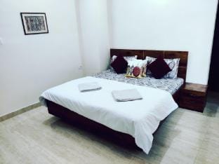 Heaven Vibes Stays | Serene 1BHK near Laxman jhula Apartment in Rishikesh