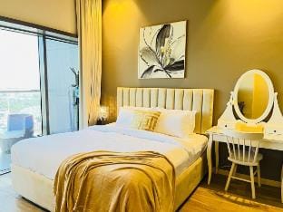Stylish Spectacular Skyline View, Heart of Dubai Vacation rental in Dubai