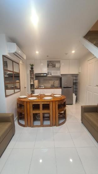 Two BR Unit for 8pax within Makati  Apartment in Pasay