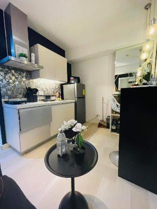 Positano 410 (Davisplace@Azure) Apartment in Paranaque