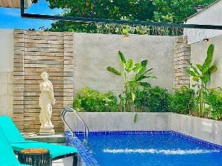 Big Pool Villa 6 BRs Near Beach Villa in Da Nang