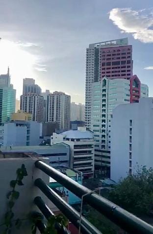 Makati Transient Condo 3BR with Balcony, Wifi  Apartment in Makati