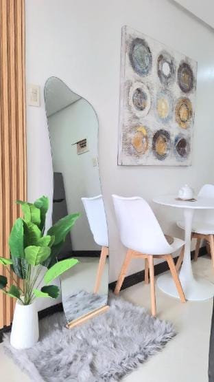 YHEN BIRCH TOWER  STUDIO  WITH BALCONY 1707 Apartment in Manila City