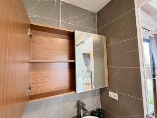 Leohousing studio room bacony in ba dinh Apartment in Hanoi