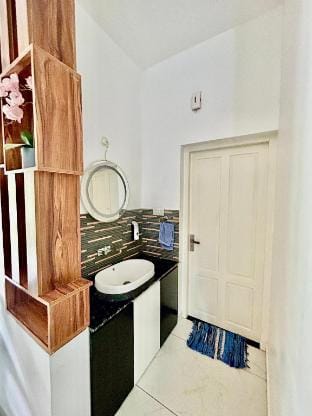 Deluxe Twin Room with Balcony- Venice villa Villa in Alappuzha
