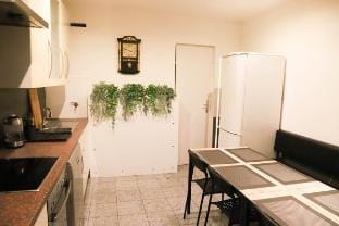 Cozy Room in Prime Location with Shared Amenities Apartment in Vienna